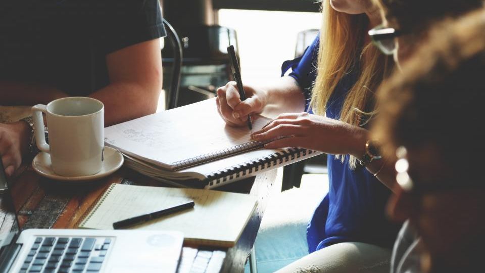 Qu’est-ce qu’un VAR ? Définition, modèle économique et chiffres