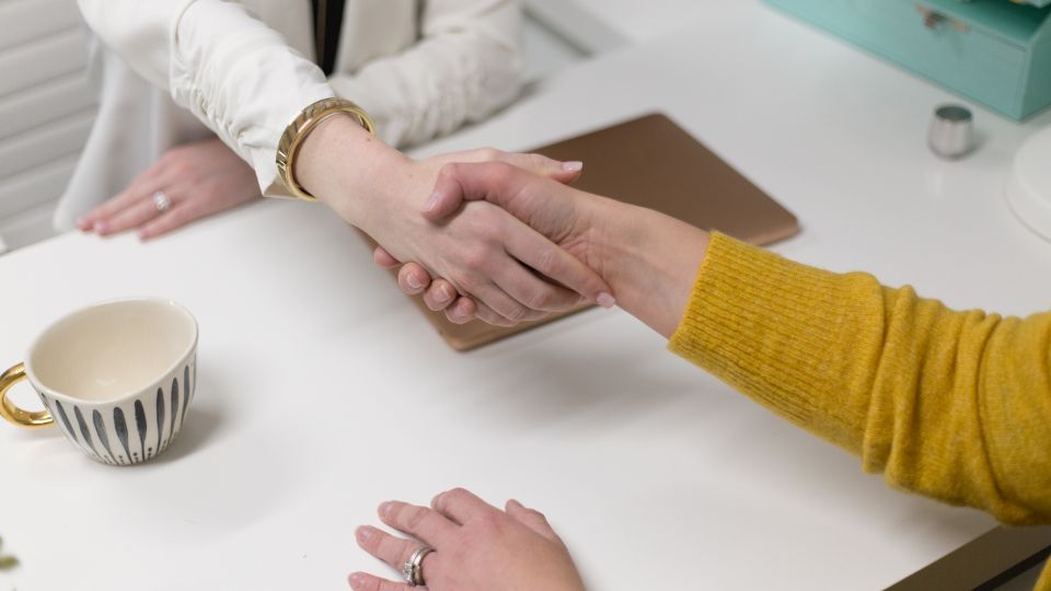 Recruter des partenaires revendeurs en France : le guide du channel manager